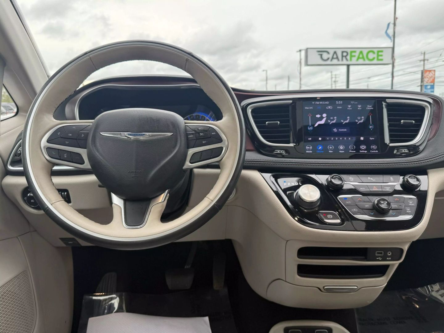 2020 Chrysler Pacifica - Image 35