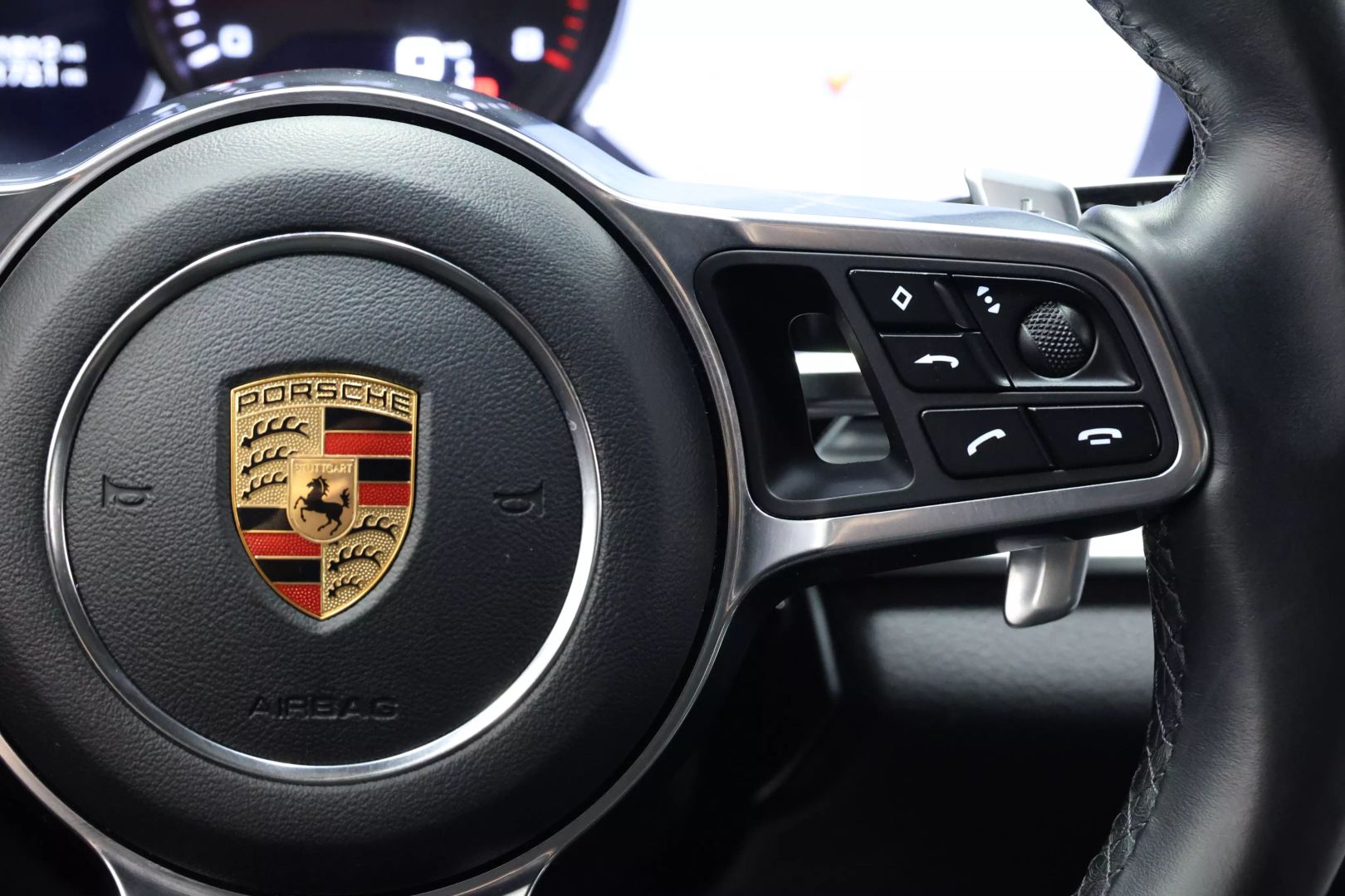 2018 Porsche Panamera - Image 26
