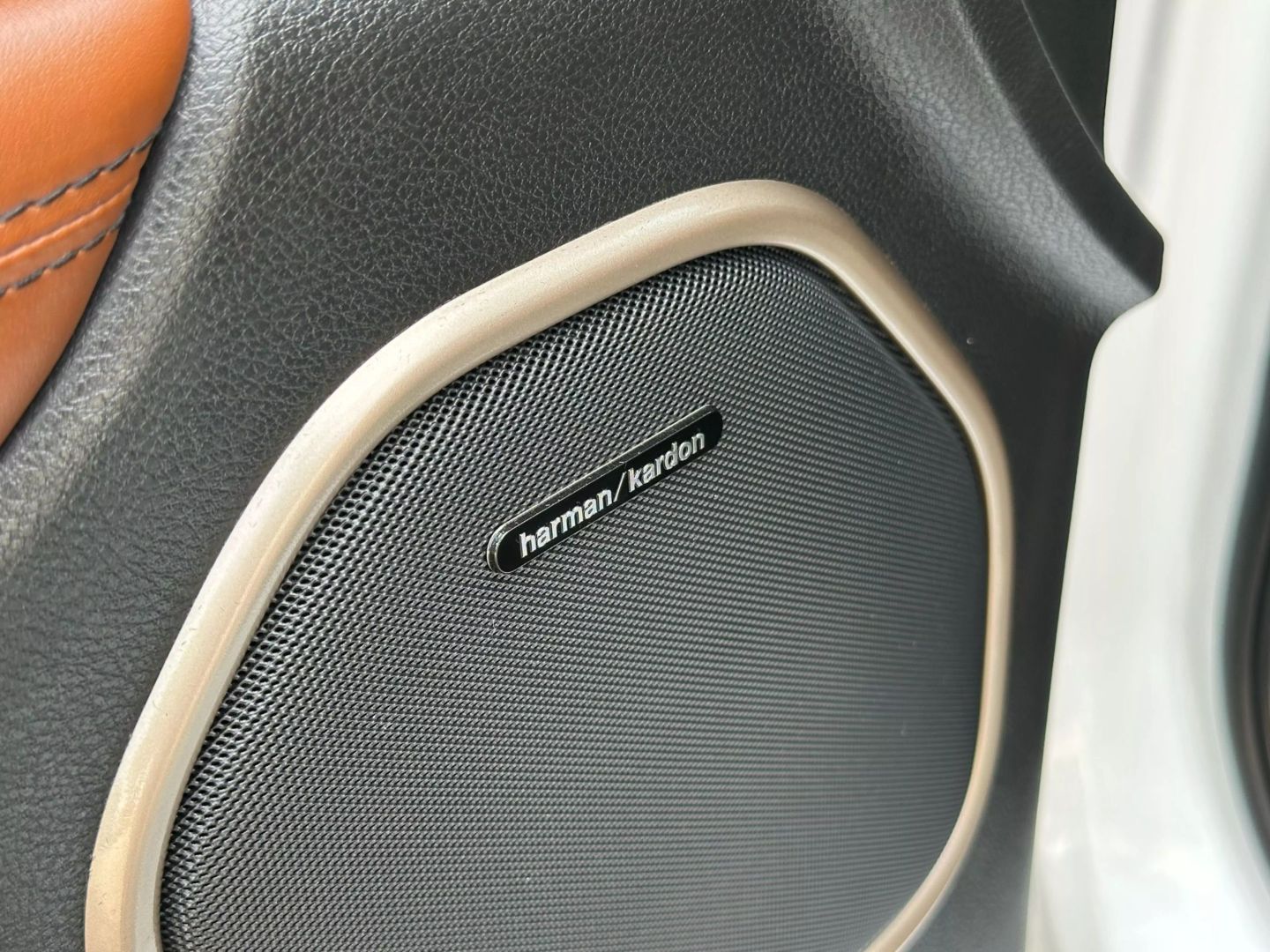2015 Jeep Grand Cherokee - Image 23