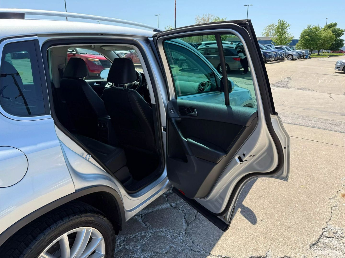 2013 Volkswagen Tiguan - Image 21