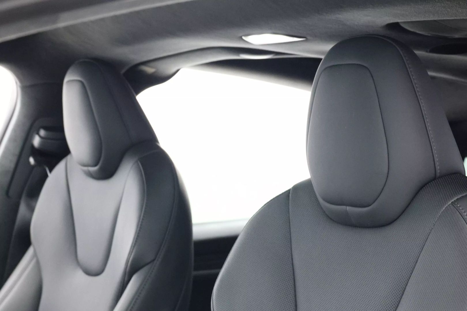 2022 Tesla Model X - Image 17