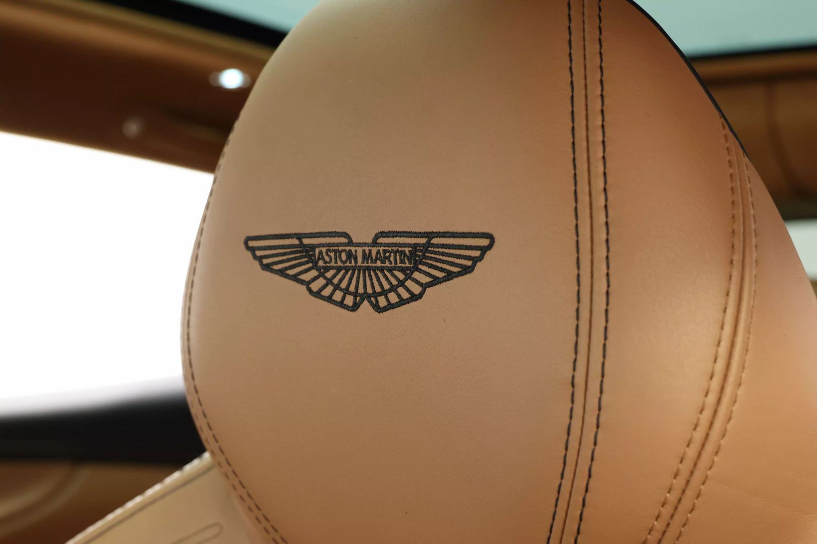 2021 Aston Martin Dbx - Image 20