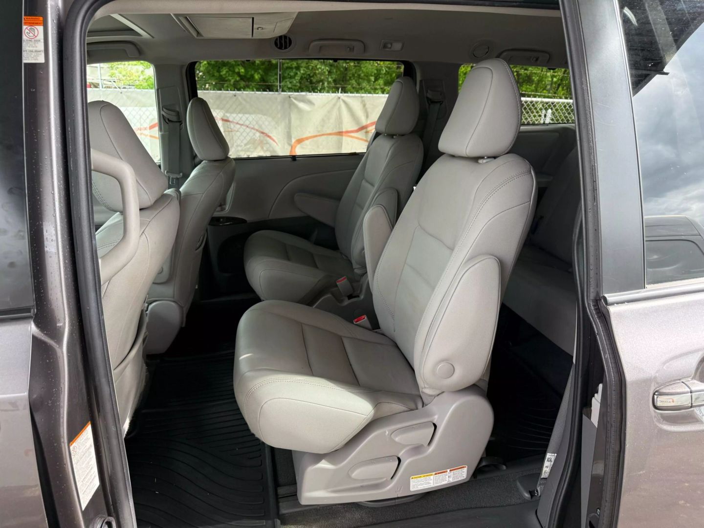 2020 Toyota Sienna - Image 17