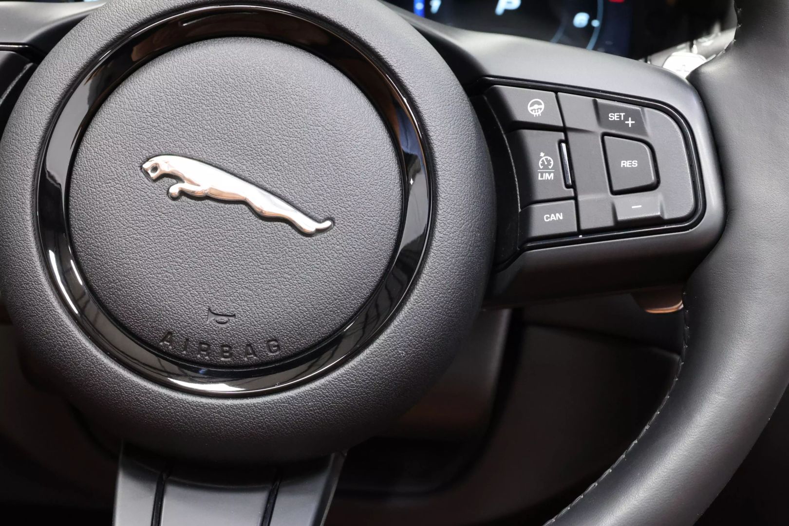 2024 Jaguar F-type - Image 26