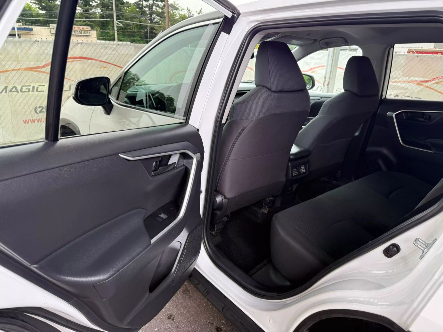 2024 Toyota Rav4 - Image 17