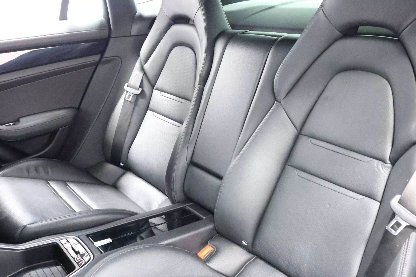2018 Porsche Panamera - Image 55
