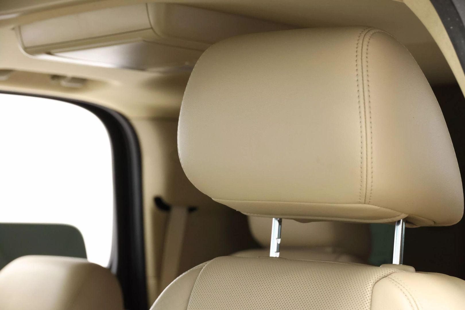 2012 Cadillac Escalade - Image 18