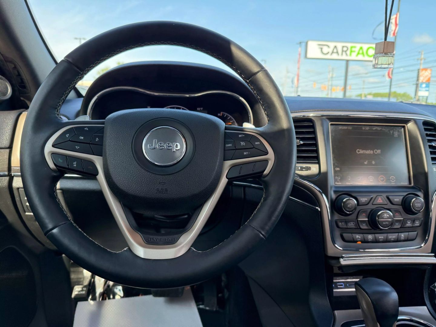 2017 Jeep Grand Cherokee - Image 32