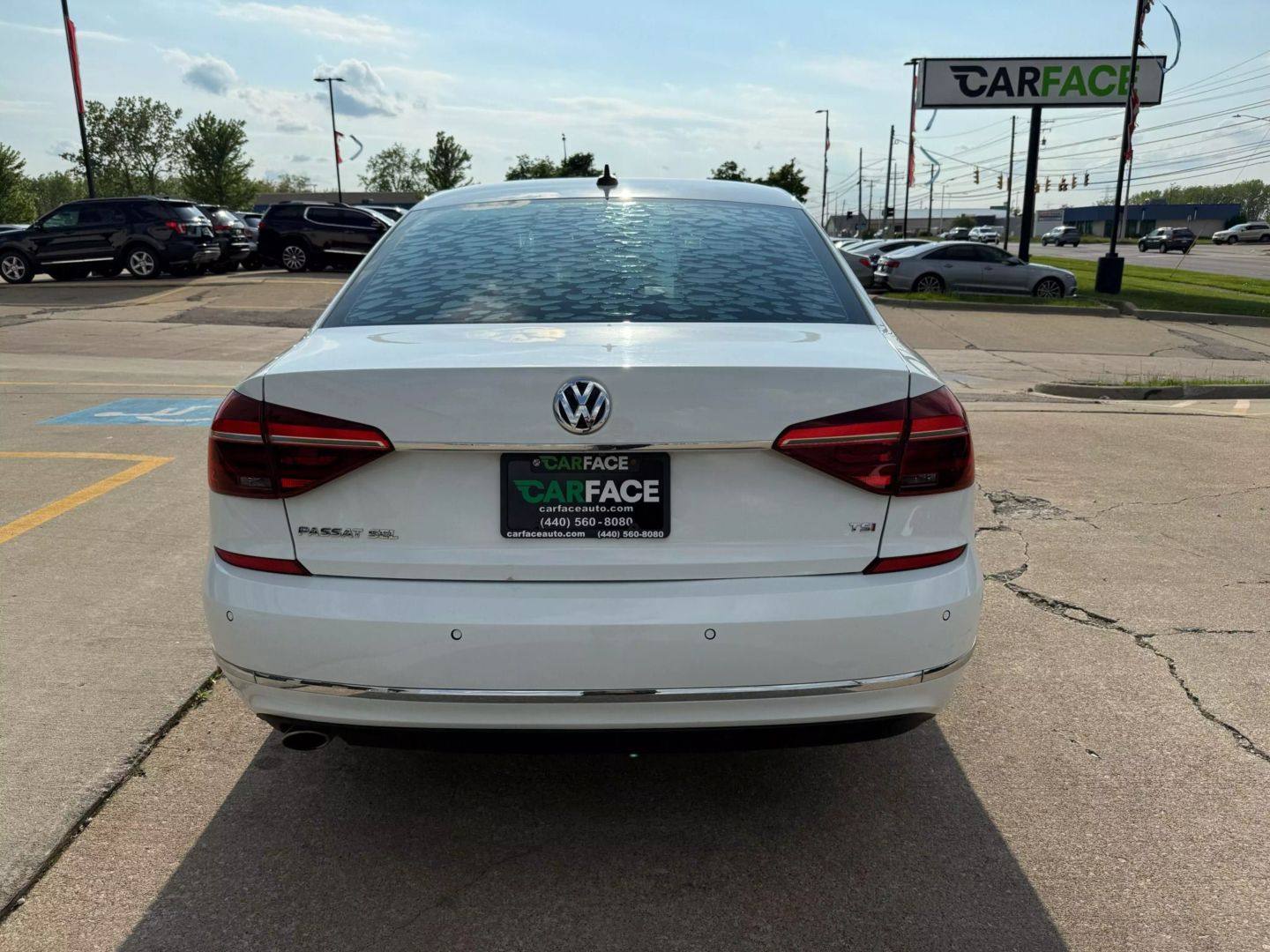 2017 Volkswagen Passat - Image 10