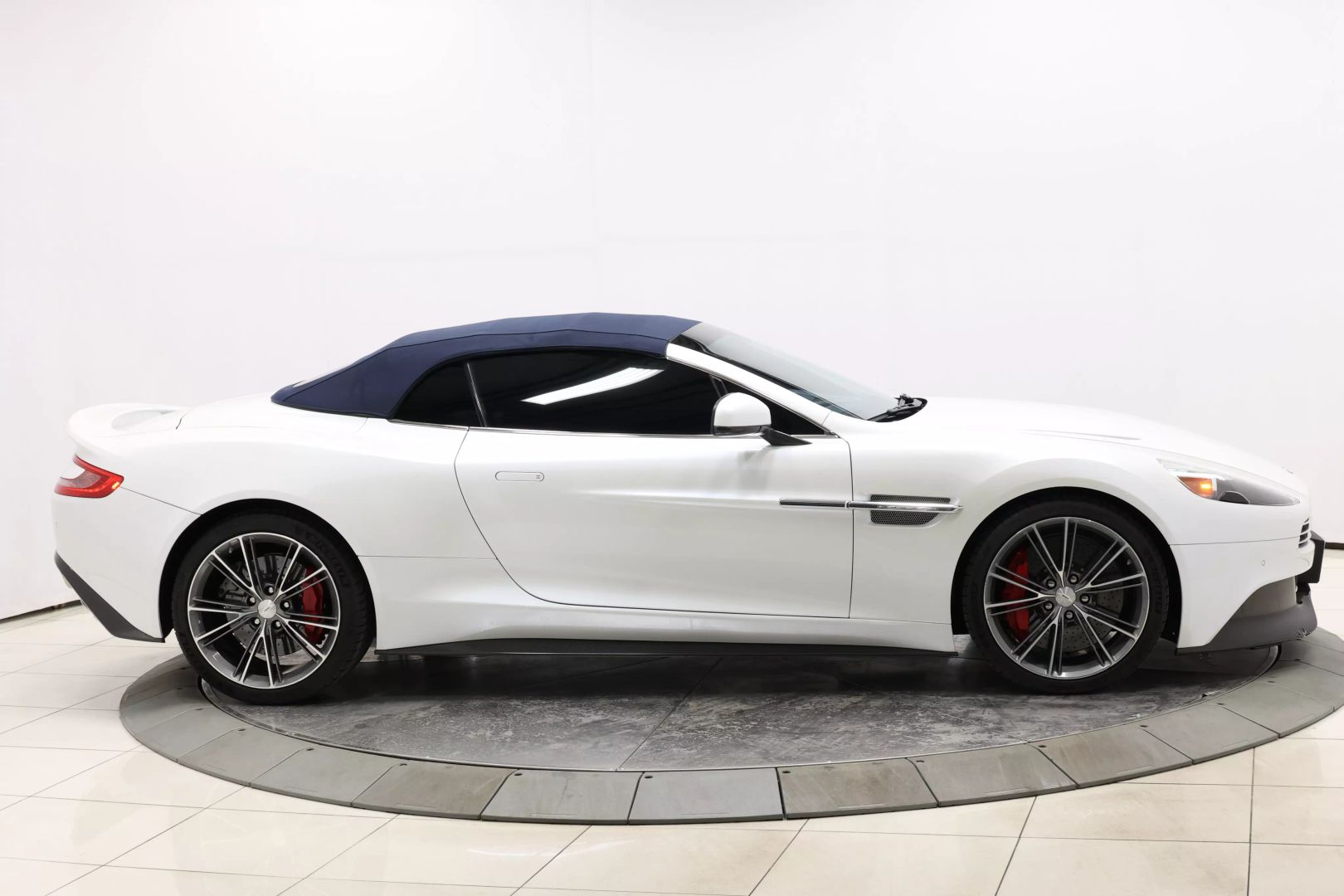 2015 Aston Martin Vanquish - Image 93