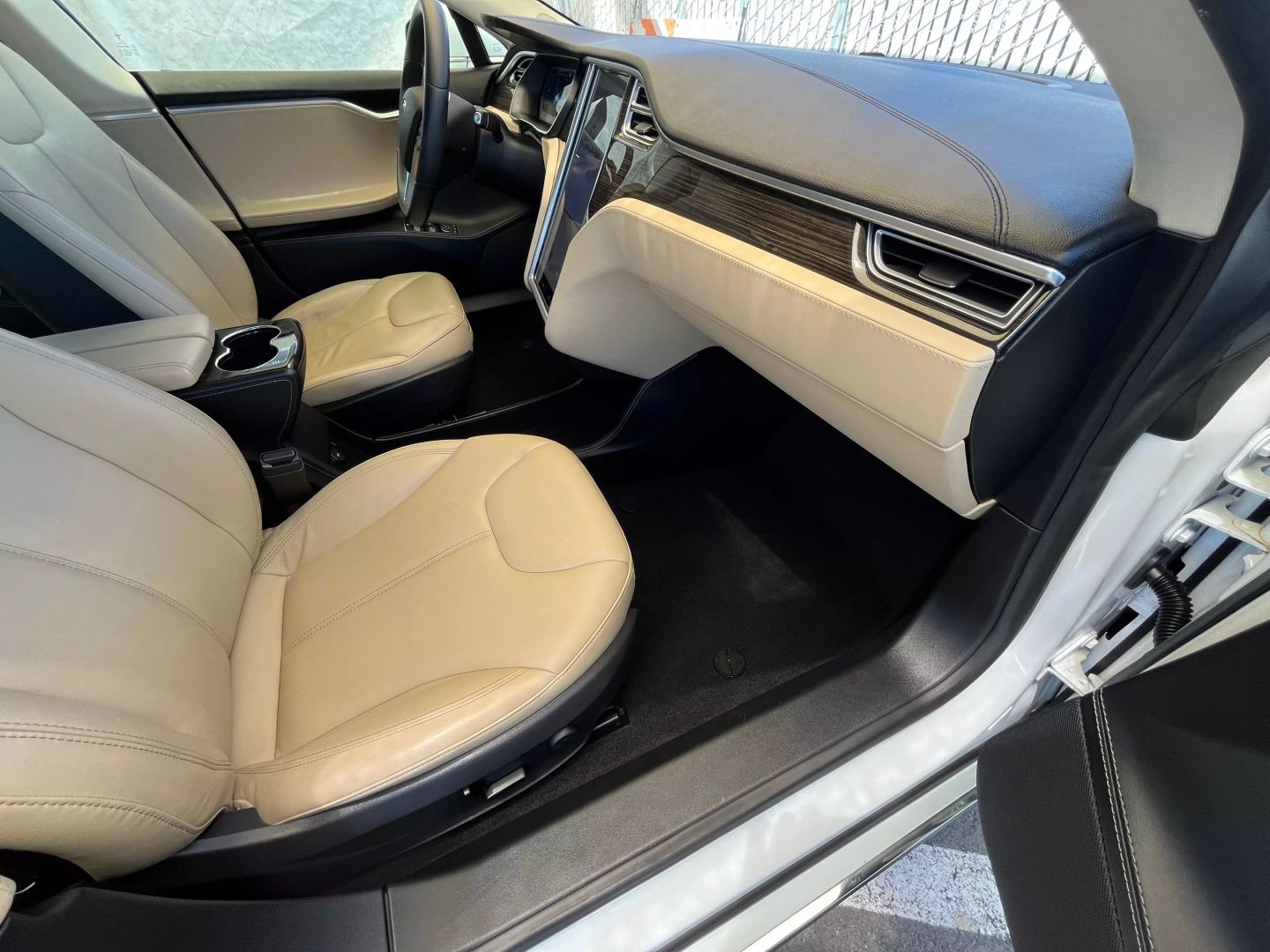2014 Tesla Model S  Vin: 5yjsa1s11efp57144 Stock Id: P57144 - Image 13
