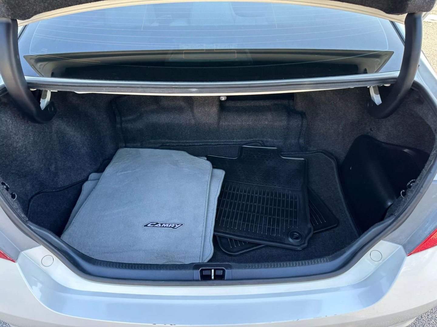 2015 Toyota Camry - Image 27