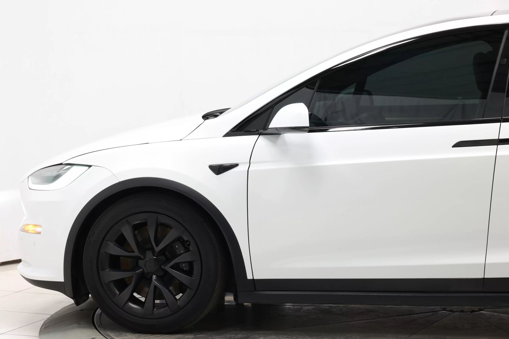 2023 Tesla Model X - Image 7