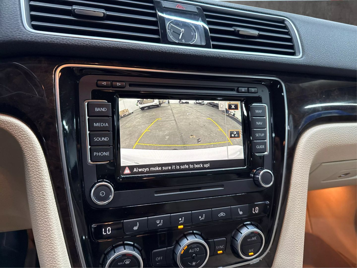 2015 Volkswagen Passat - Image 20