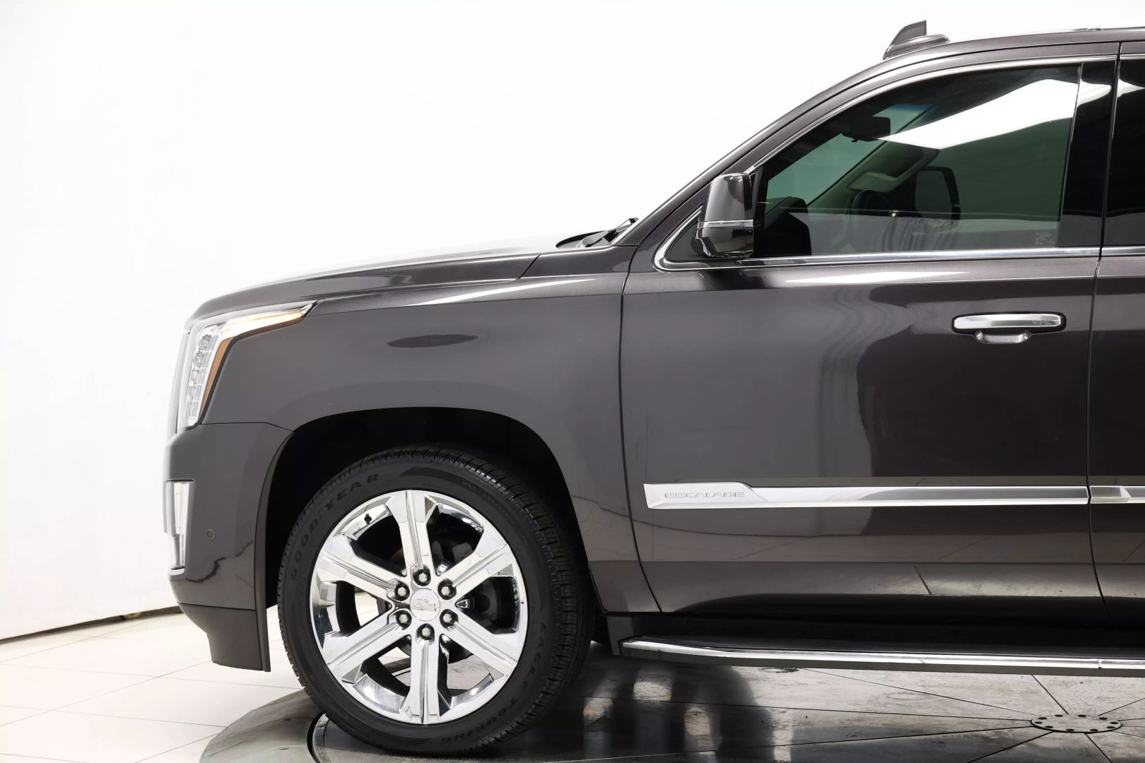 2017 Cadillac Escalade - Image 7