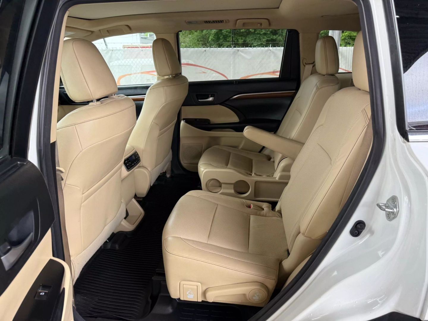 2018 Toyota Highlander - Image 18