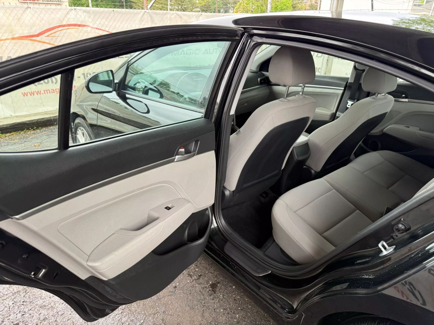 2019 Hyundai Elantra - Image 17
