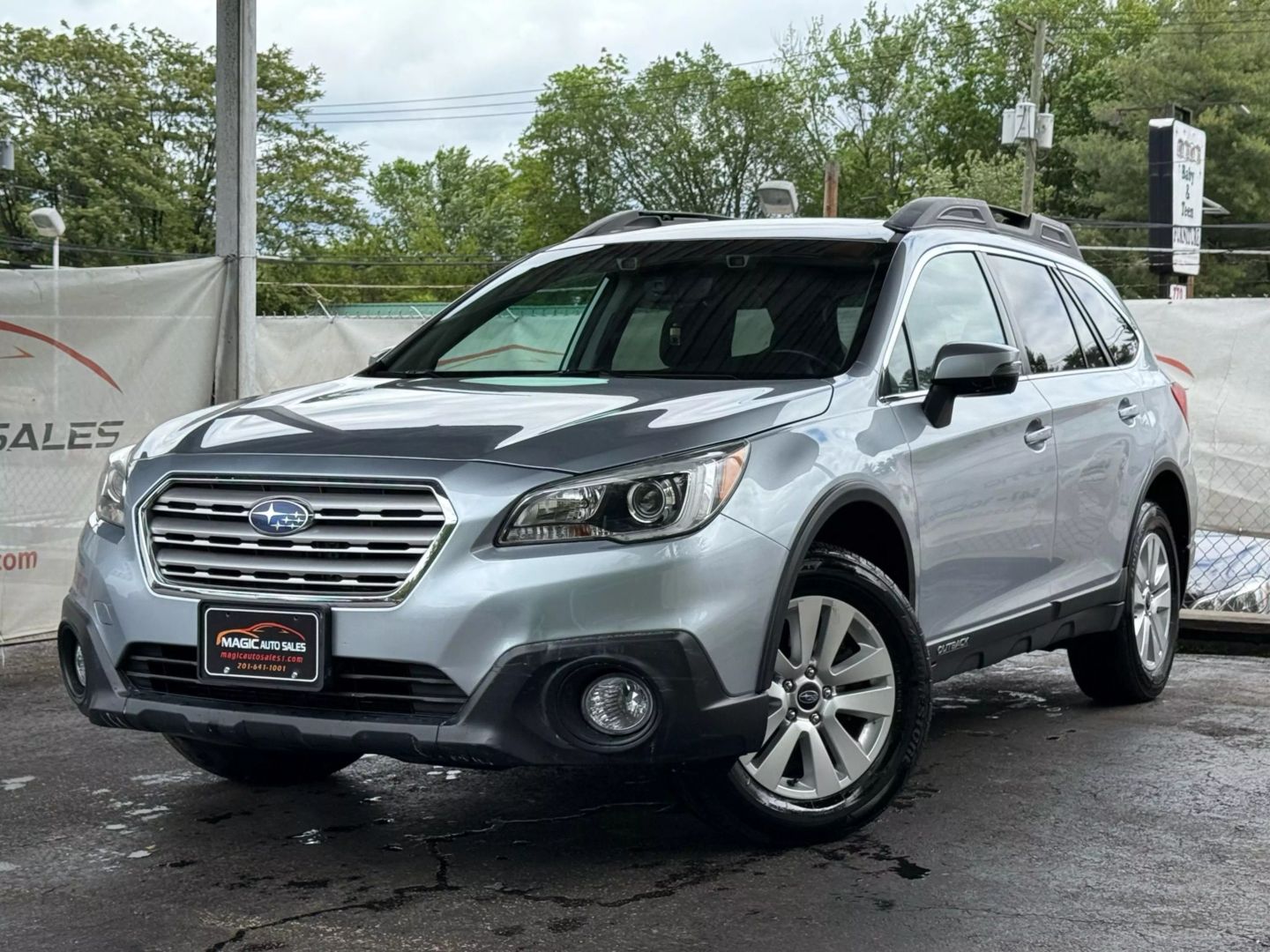 2017 Subaru Outback - Image 1