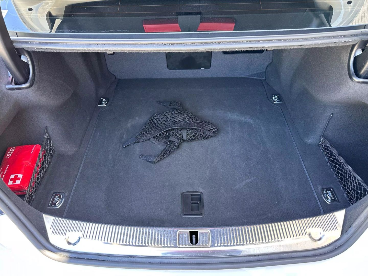 2016 Audi A8 - Image 18
