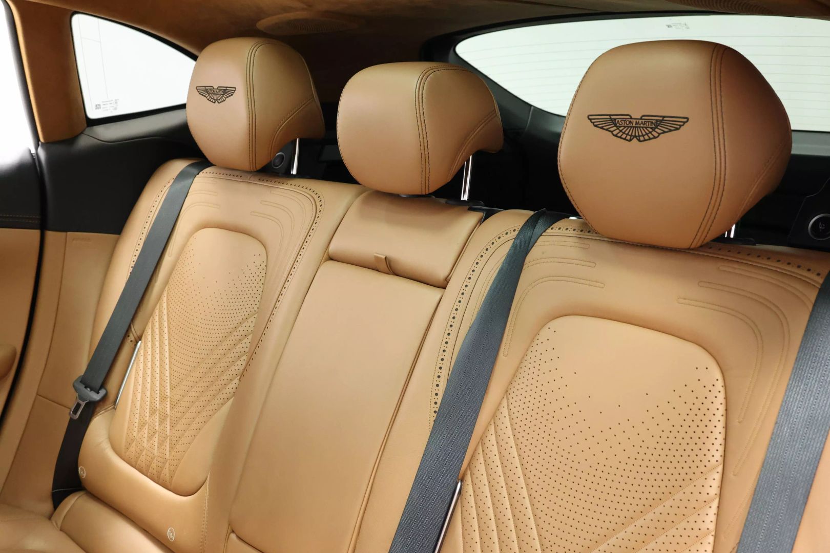 2021 Aston Martin Dbx - Image 62