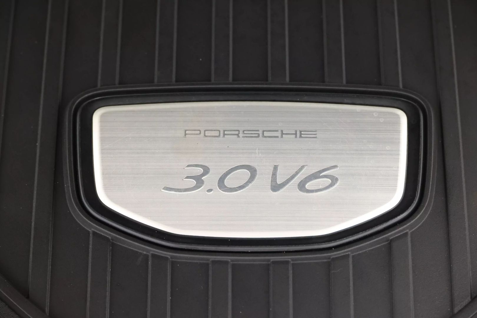 2018 Porsche Panamera - Image 101