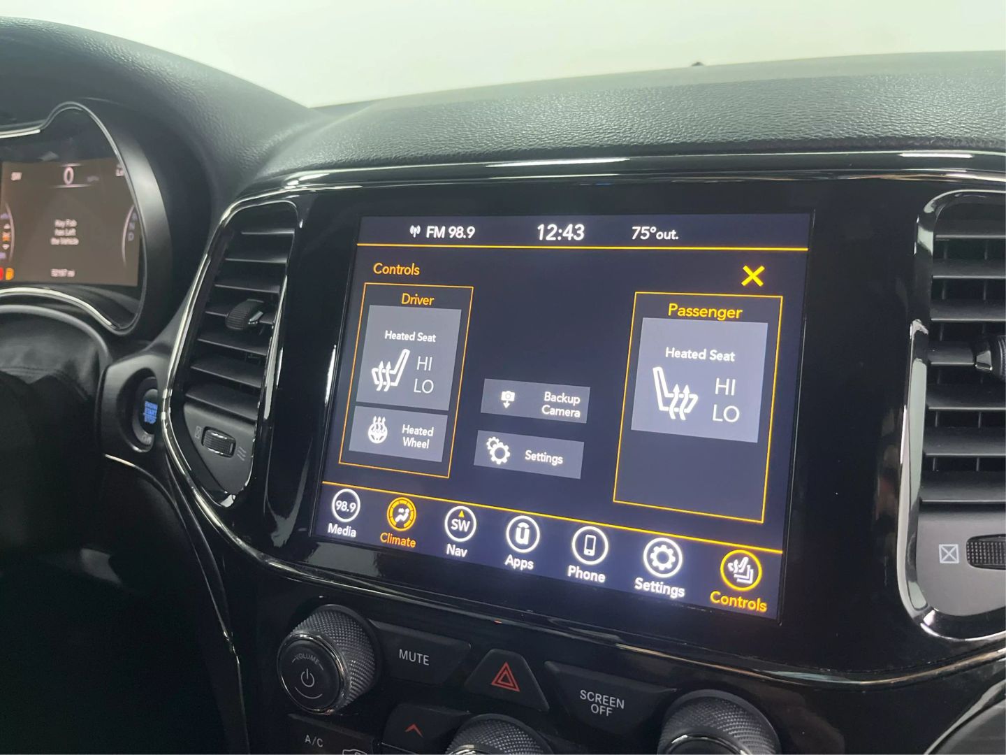 2021 Jeep Grand Cherokee - Image 24