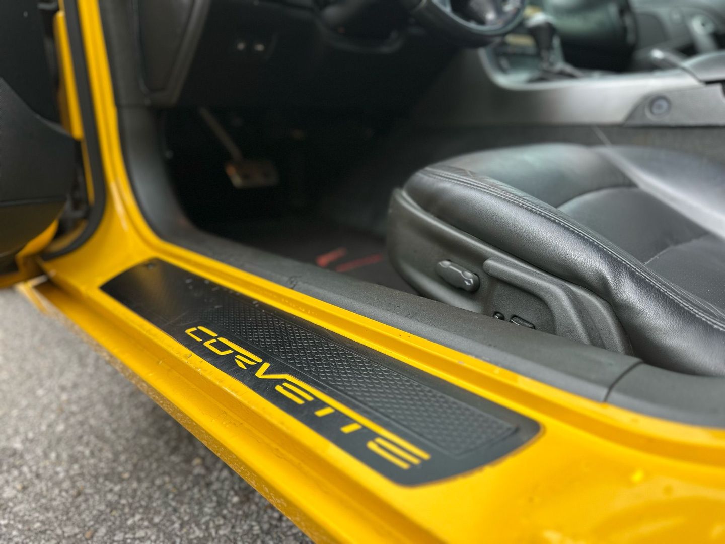 2005 CHEVROLET CORVETTE COUPE V8, 6.0 LITER COUPE 2D