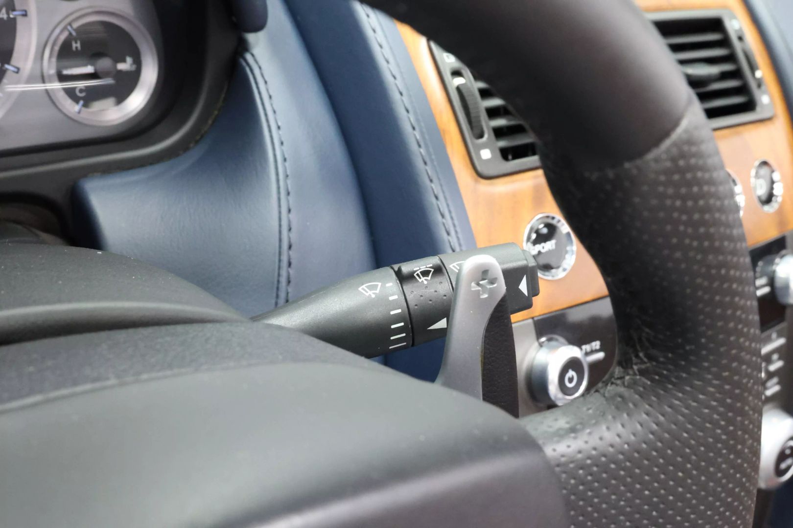 2014 Aston Martin Vantage - Image 24