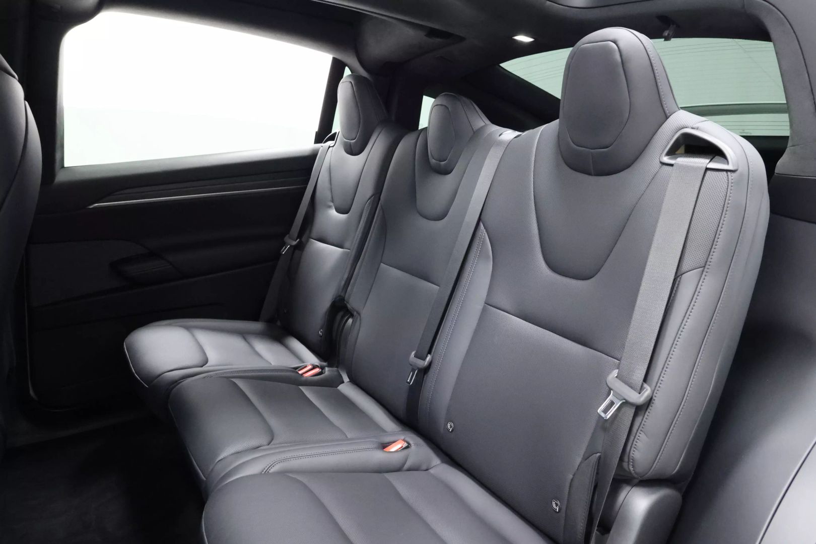 2022 Tesla Model X - Image 3