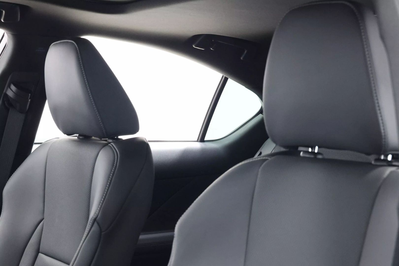2023 Lexus Is - Image 18
