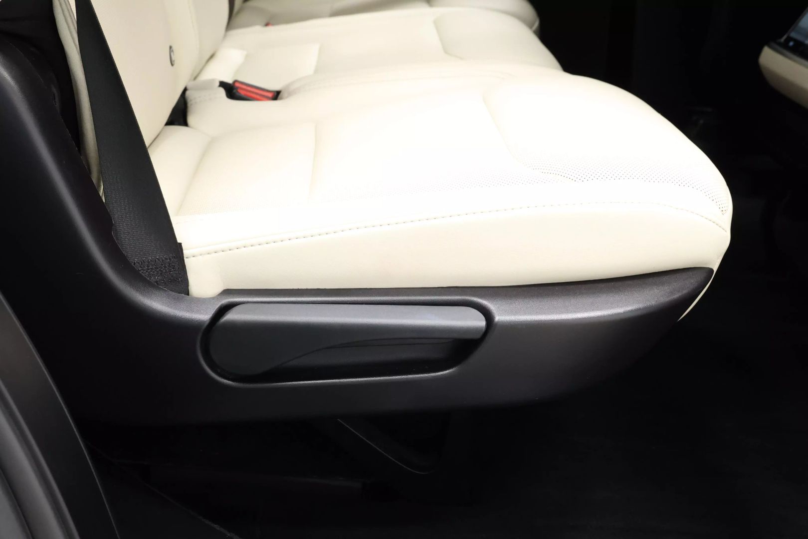 2023 Tesla Model X - Image 74