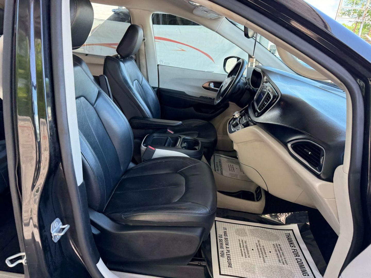 2018 Chrysler Pacifica - Image 25