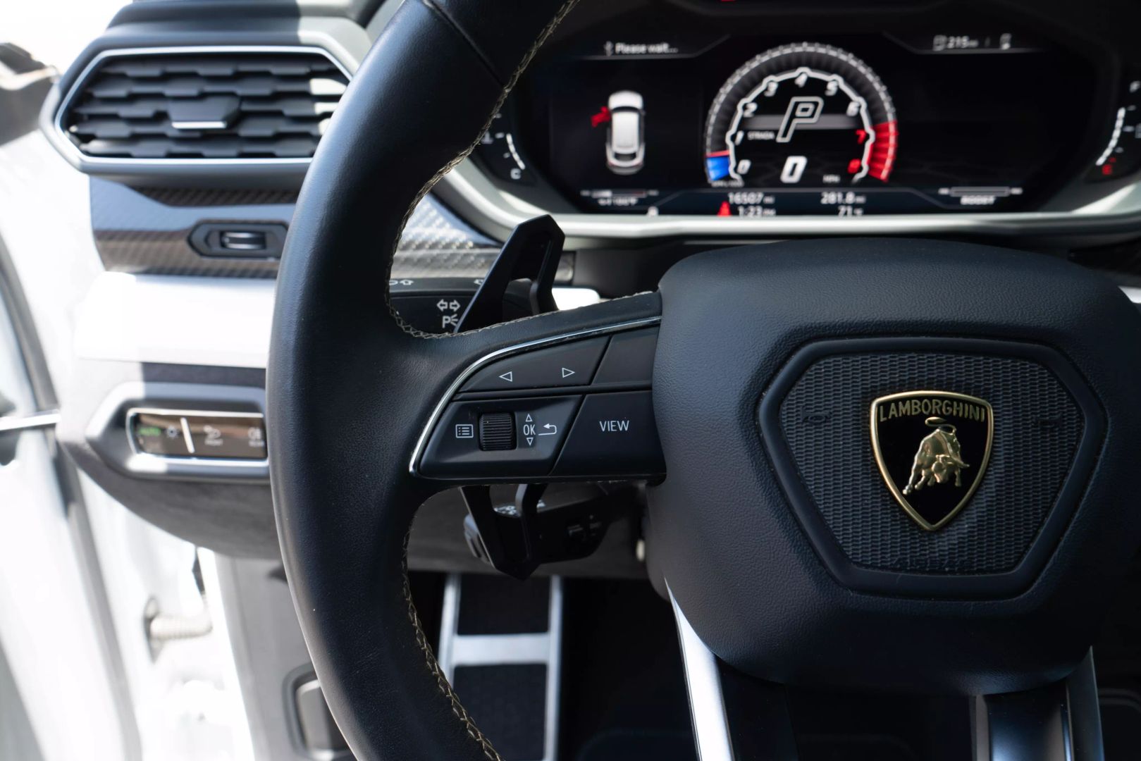 2019 Lamborghini Urus - Image 40