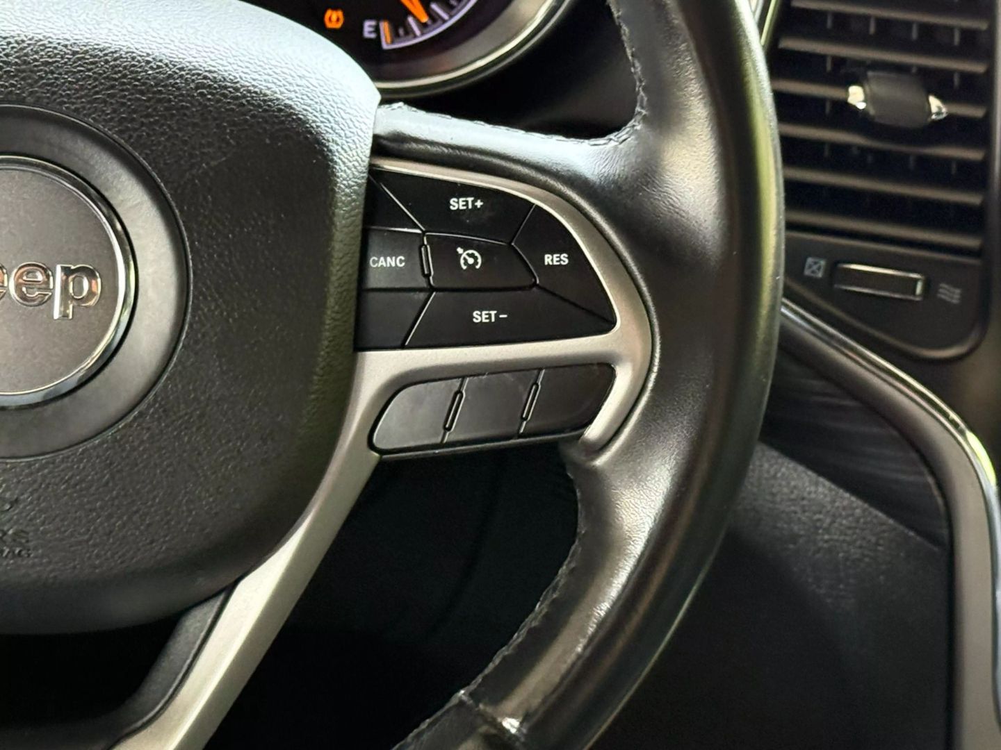 2019 Jeep Grand Cherokee - Image 32