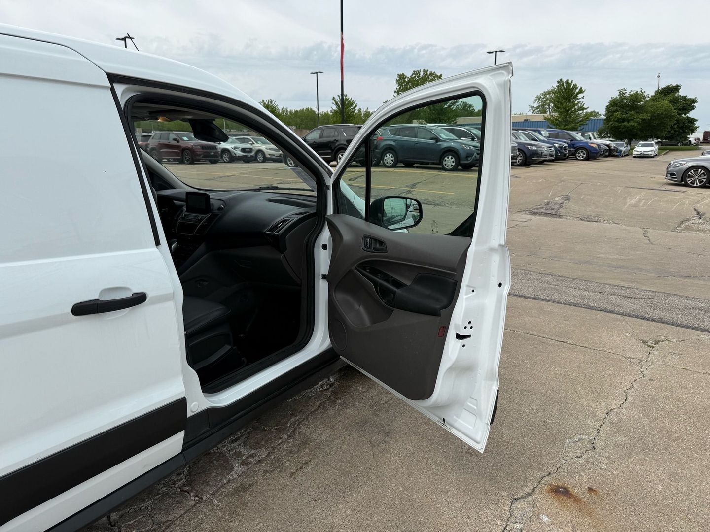 2022 Ford Transit Connect Cargo Van - Image 22