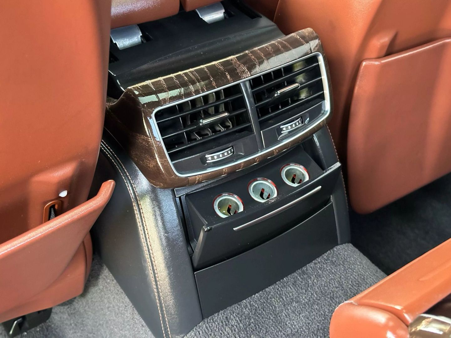 2017 Audi A8 - Image 36