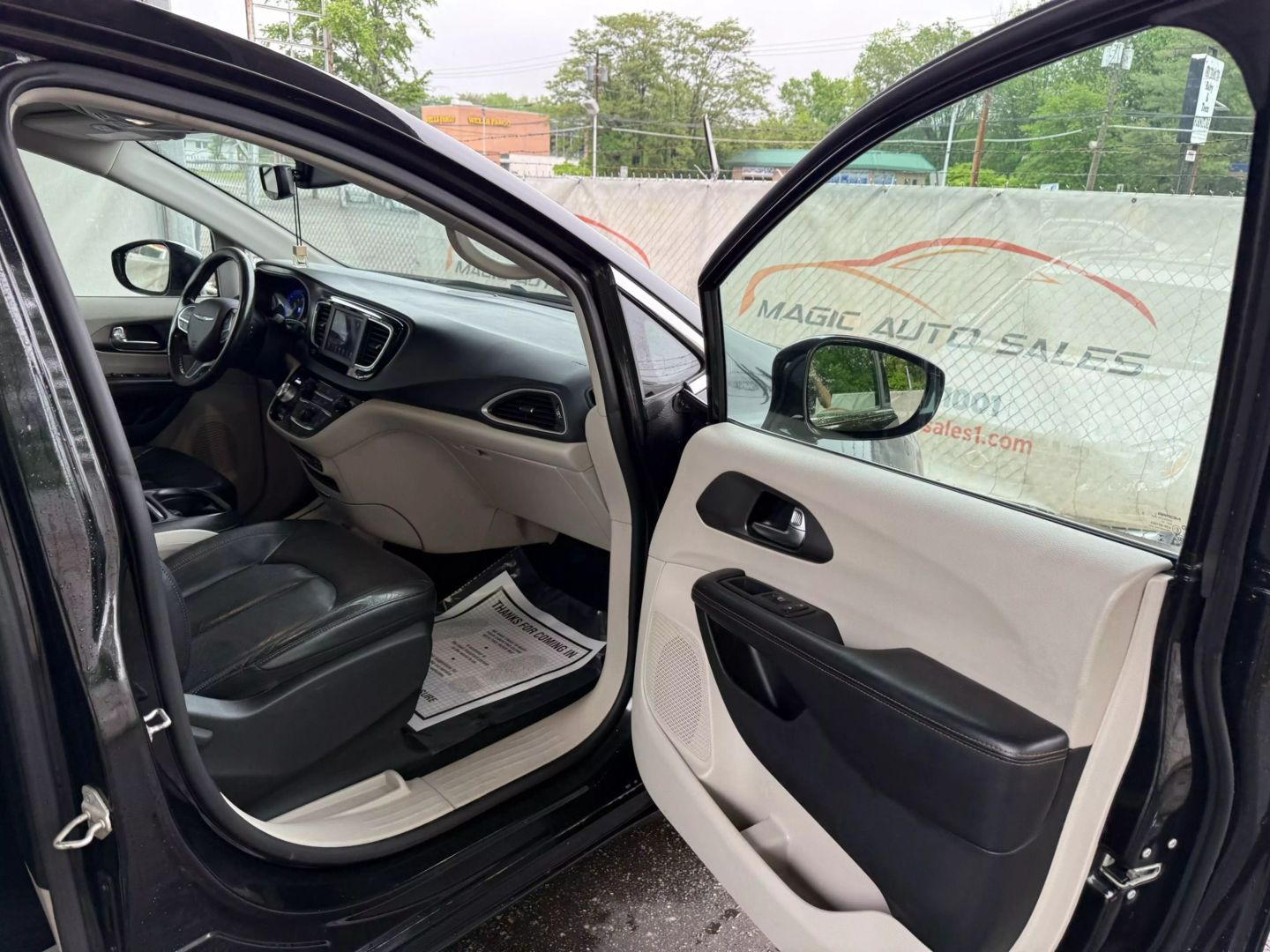 2020 Chrysler Pacifica - Image 21