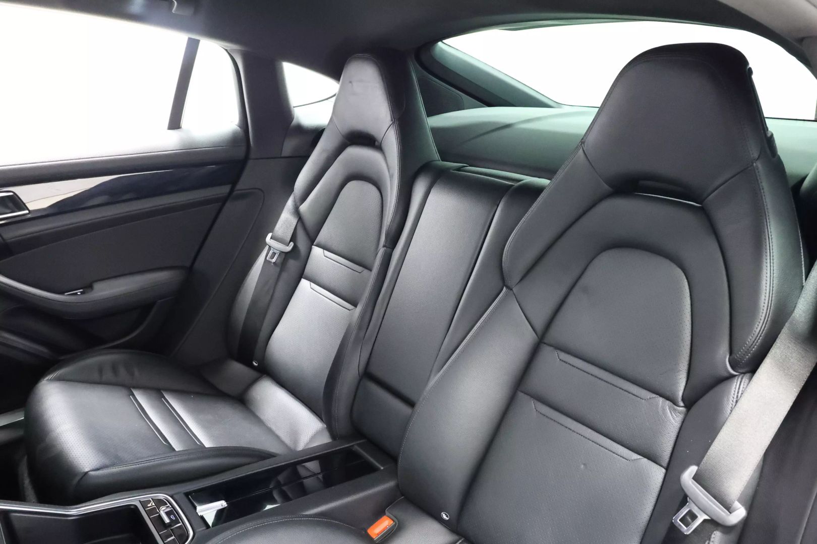 2018 Porsche Panamera - Image 53