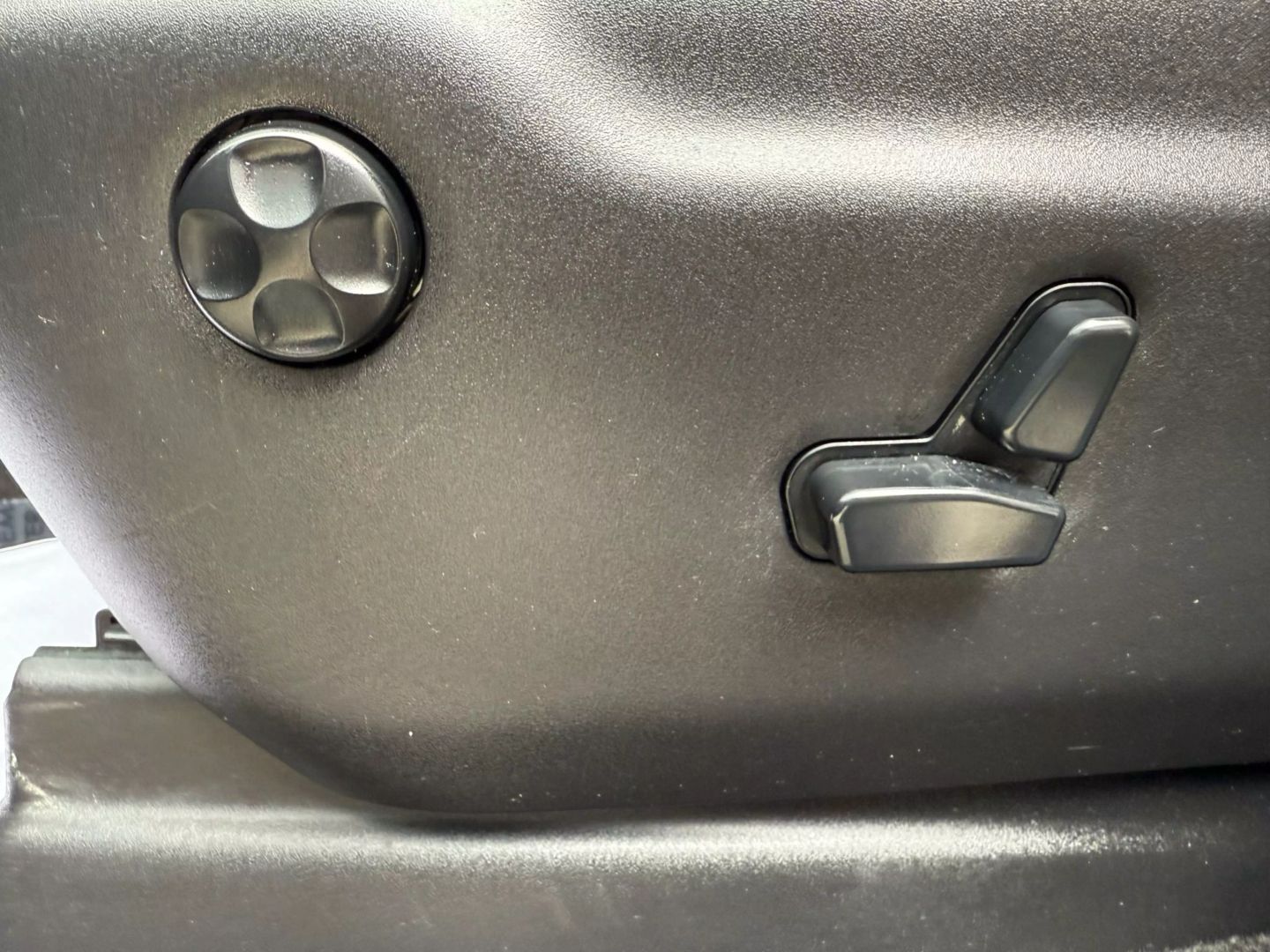 2015 Jeep Grand Cherokee - Image 19
