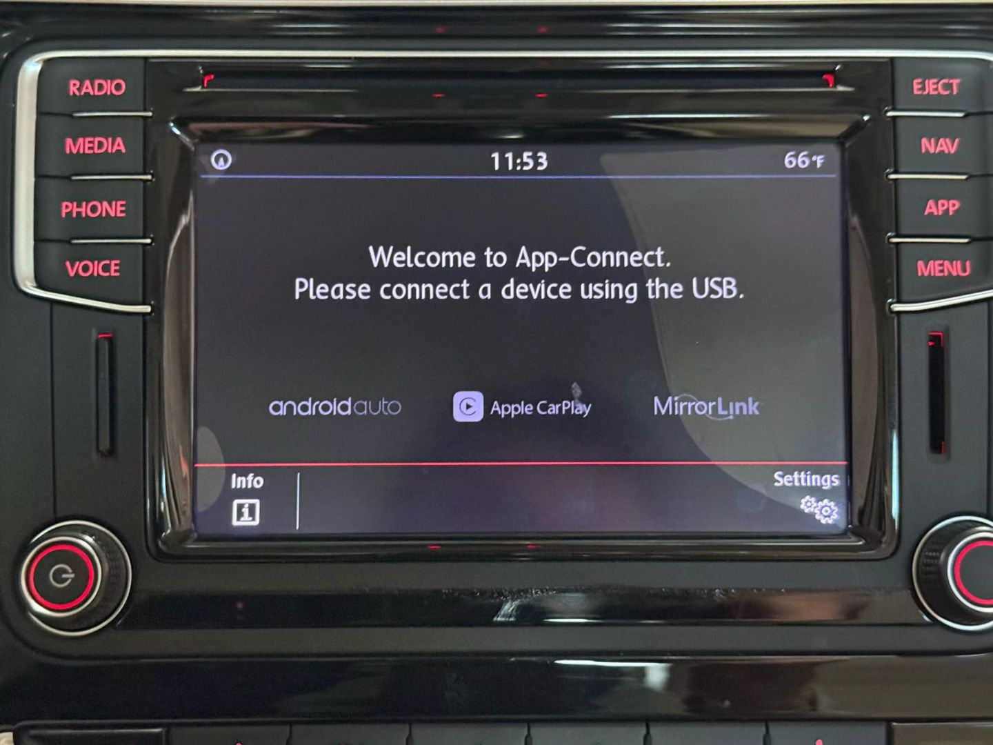 2019 Volkswagen Passat - Image 37