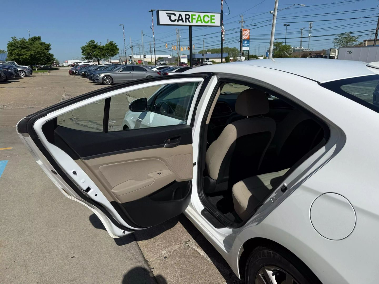 2018 Hyundai Elantra - Image 18