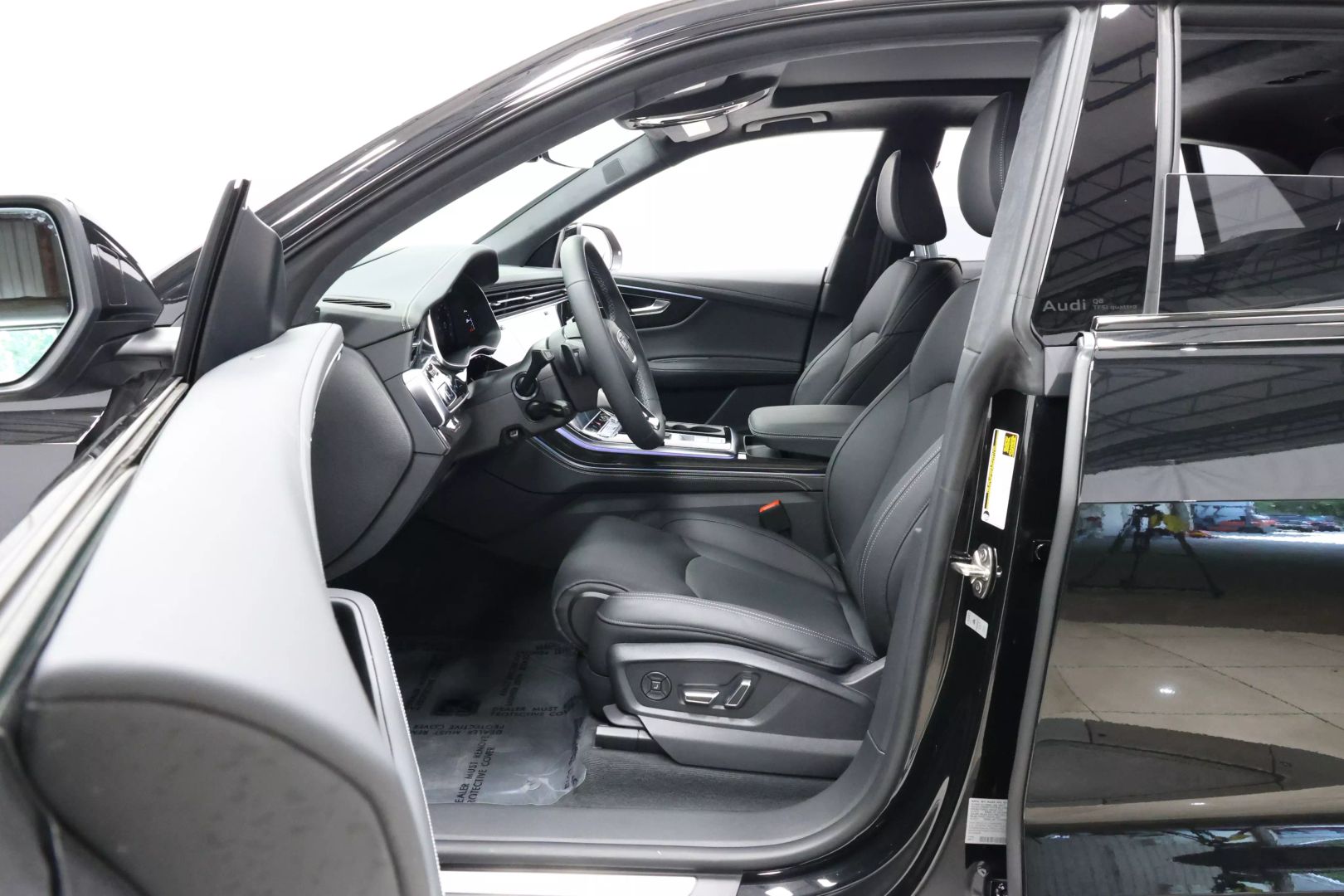 2025 Audi Q8 - Image 14