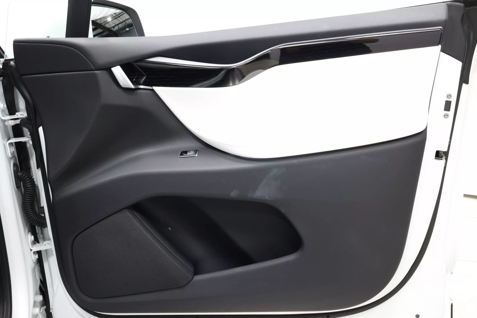2020 Tesla Model X - Image 105