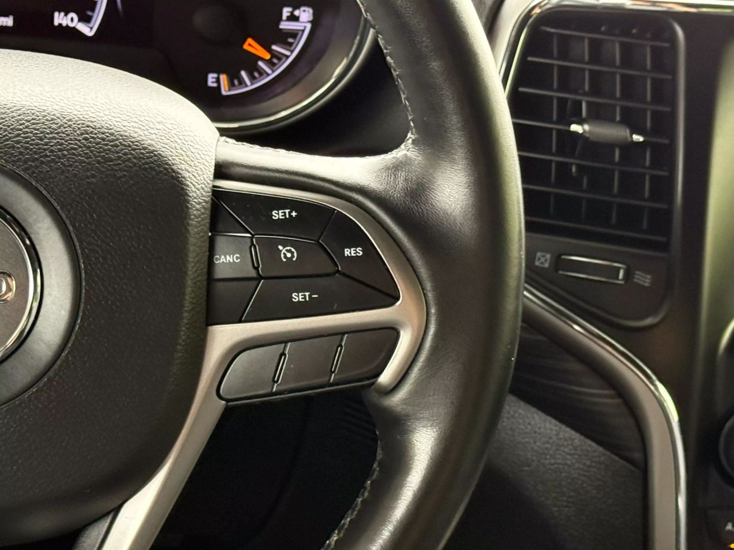 2019 Jeep Grand Cherokee - Image 33