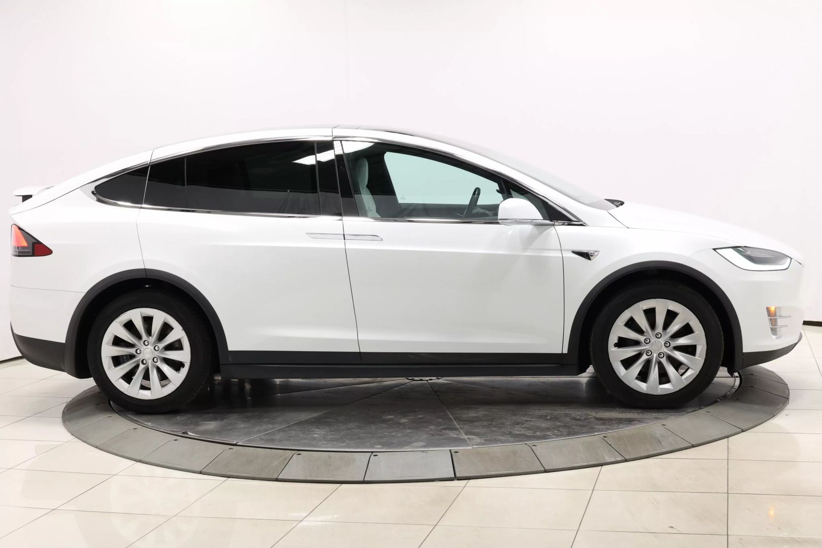 2020 Tesla Model X - Image 78