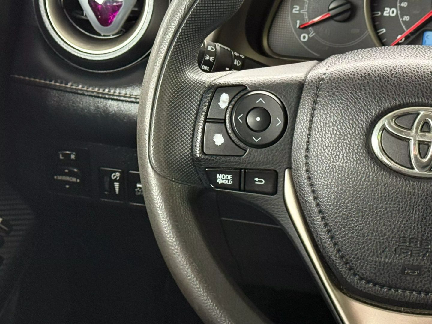 2015 Toyota Rav4 - Image 31