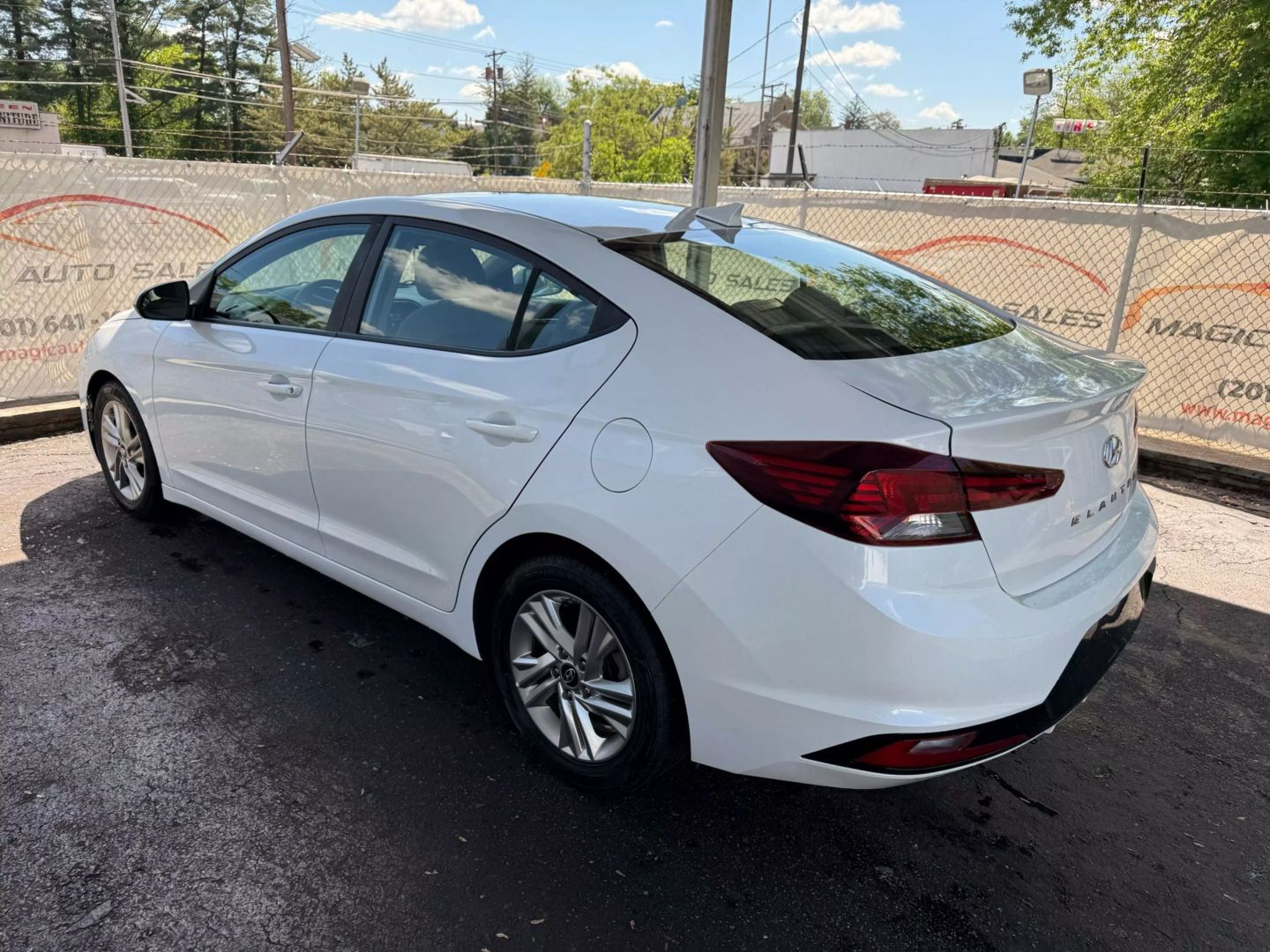 2019 Hyundai Elantra - Image 12