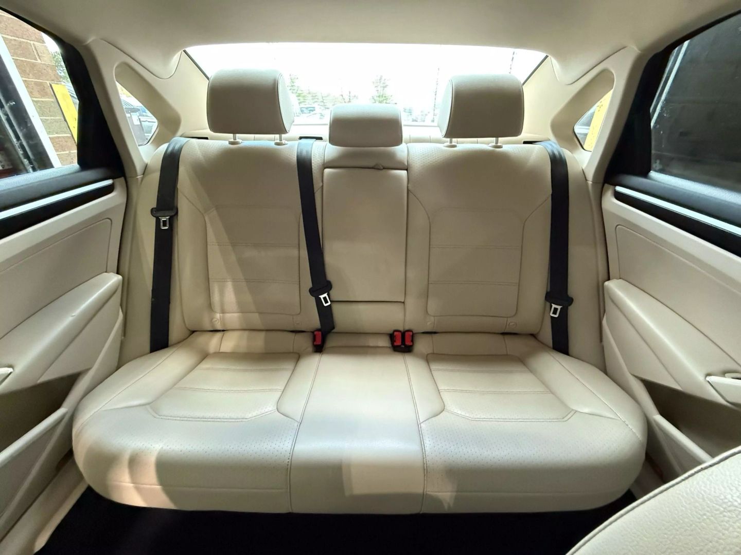 2019 Volkswagen Passat - Image 46