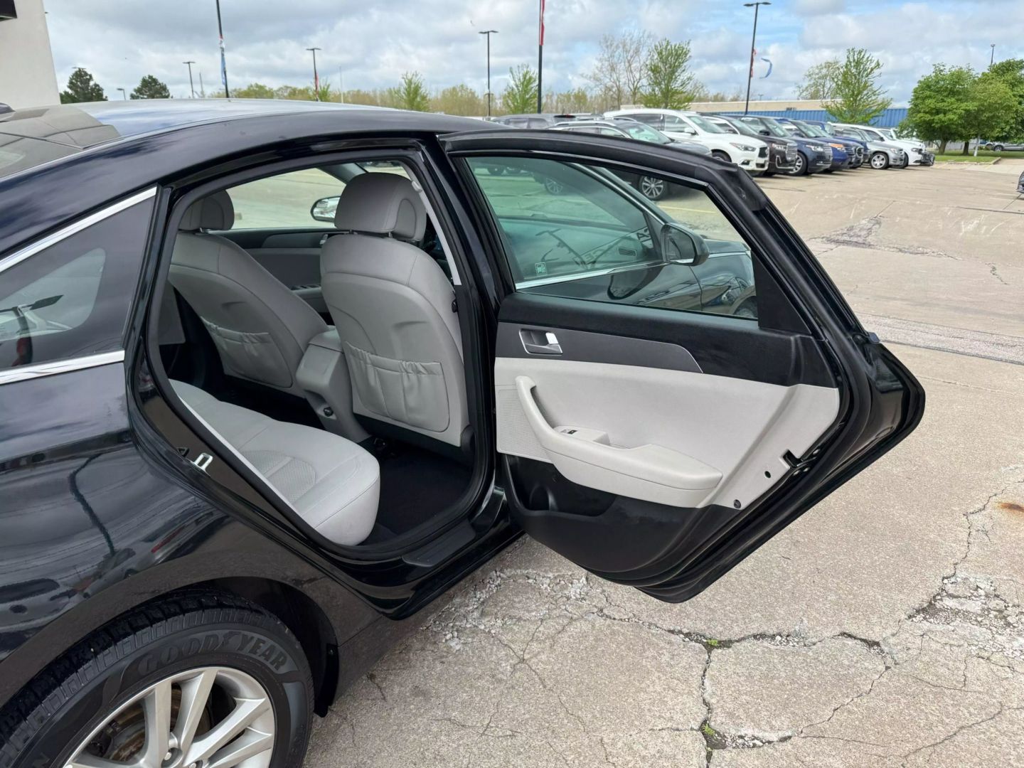 2016 Hyundai Sonata - Image 18