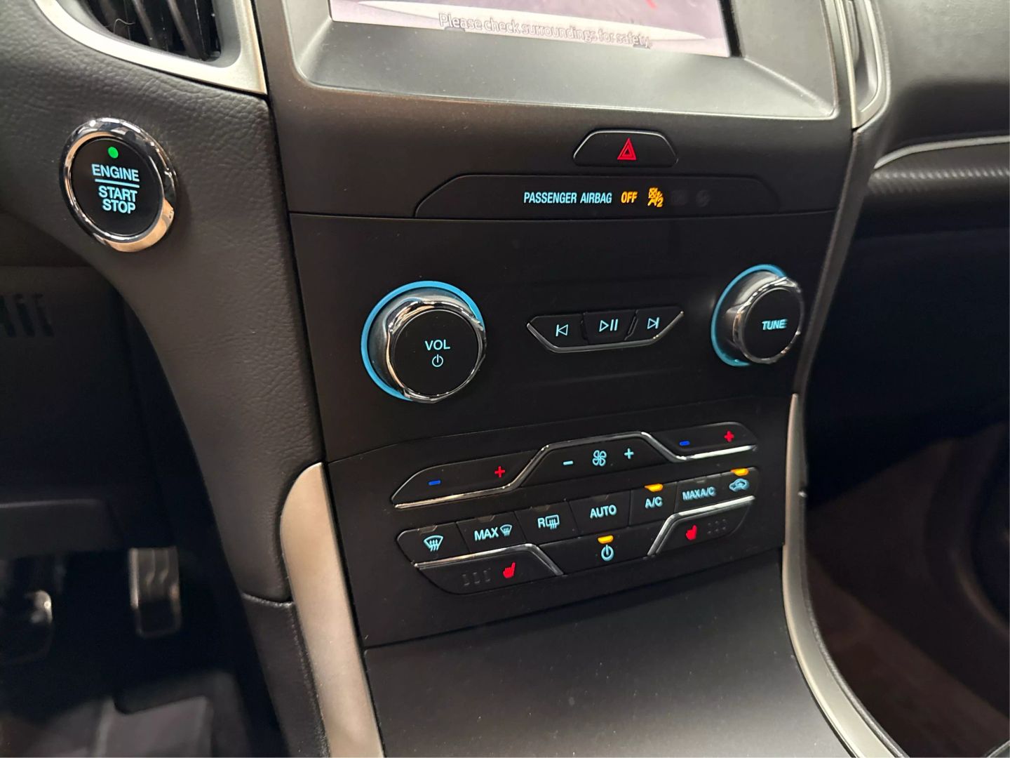 2020 Ford Edge - Image 24